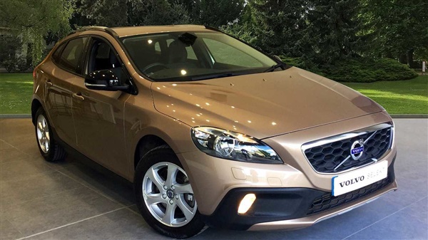 Volvo V40 Country SE Manual (Winter Pack, Rear Park Assist,