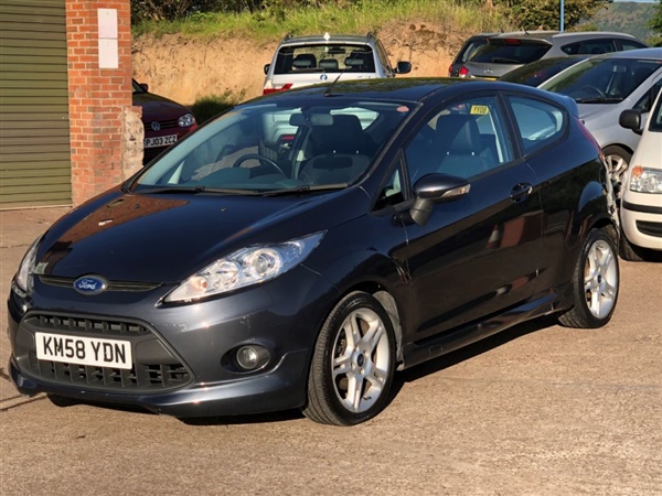 Ford Fiesta 1.6 Zetec S 3dr ONE OWNER VERY LOW MILAGE,