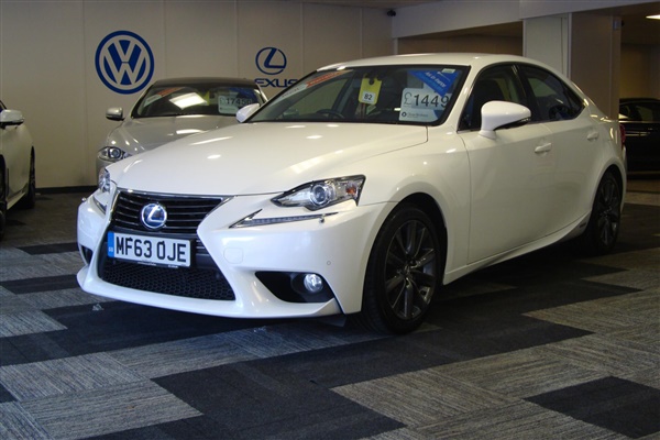 Lexus IS 300h Luxury 4dr CVT Auto/SAT NAV/REV CAM/WELL