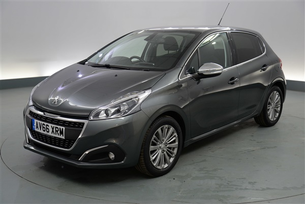 Peugeot  PureTech 82 Allure 5dr - LED DAYTIME RUNNING