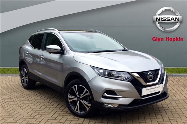 Nissan Qashqai 1.5 dCi [115] N-Connecta [Glass Roof Pack]