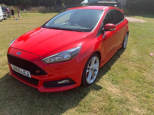 Ford Focus 2.0T EcoBoost ST-2 (s/s) 5dr