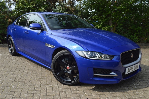 Jaguar XE R-SPORT Auto