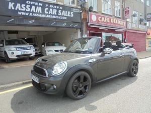 Mini Convertible  in London | Friday-Ad