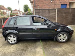 04 Ford Fiesta Flame LE 5dr in Horsham | Friday-Ad