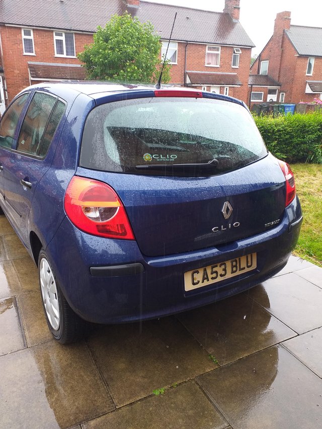 *very low miles* Renault clio, perfect first car/ run about.