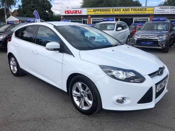 Ford Focus 1.0 ZETEC 5d 99 BHP IN WHITE WITH  MILES,