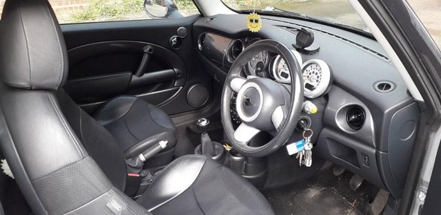 Mini Cooper - FULLY LOADED - Low miles