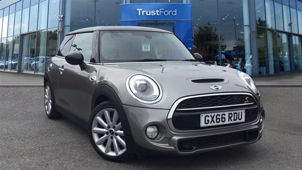 Mini Hatch 2.0 Cooper S 3dr [Chili/Media Pack XL] with