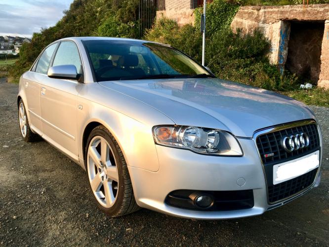 Audi A4 2.0 tdi S Line 140 alloys silver