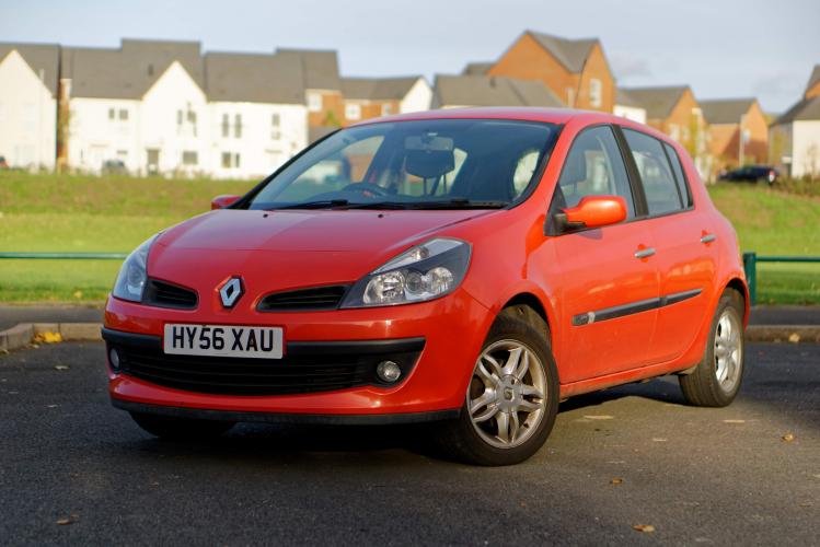 Renault Clio 1.5 dCi in red, 5 door, £30 tax