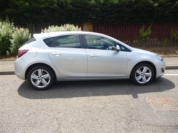 Vauxhall Astra 1.4i 16V SRi 5dr