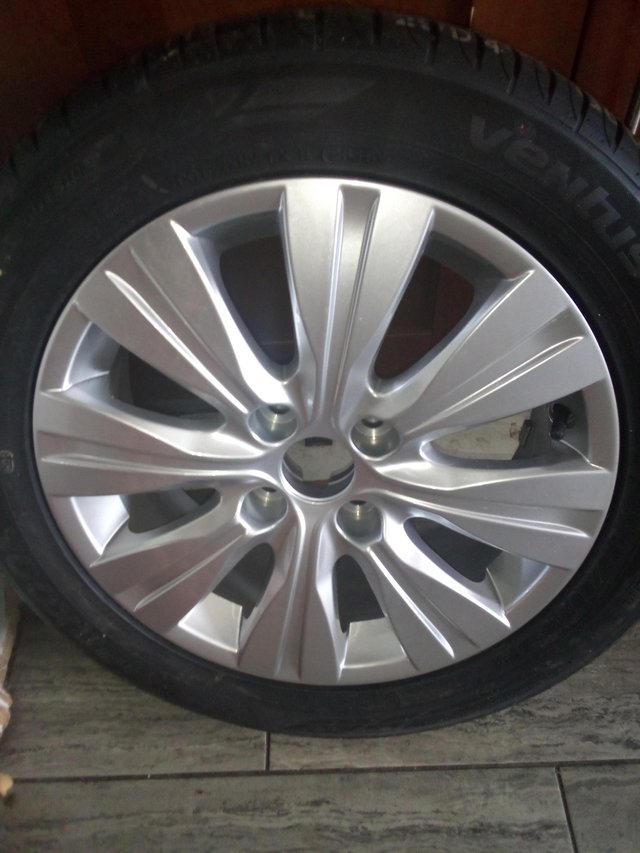 Citroen C3 alloy wheel and tyre