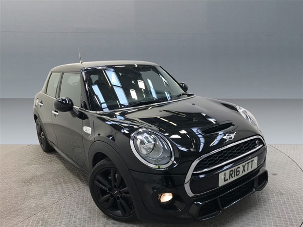 Mini Hatch 2.0 Cooper S 5dr Auto [Sport/Media Pack XL]