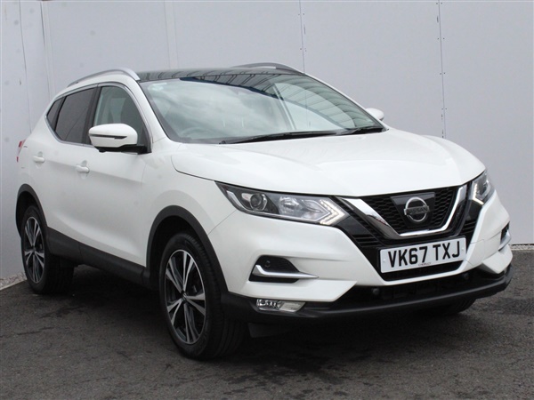 Nissan Qashqai 1.5 dCi [115] N-Connecta [Glass Roof Pack]