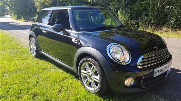 Mini Hatch One Low miles.Loaded with extras 1.6