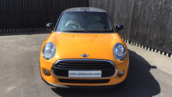 Mini Convertible 1.5 Cooper 2dr [Chili/Media Pack XL]