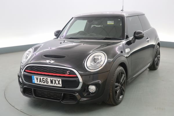 MINI Hatch 2.0 Cooper S 3dr Auto [JCW Chili/Media Pack XL] -