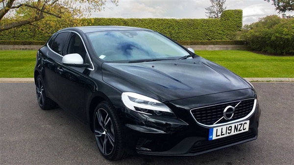 Volvo V40 (Fixed Panoramic Sunroof, Winter Pack, BLIS, Park