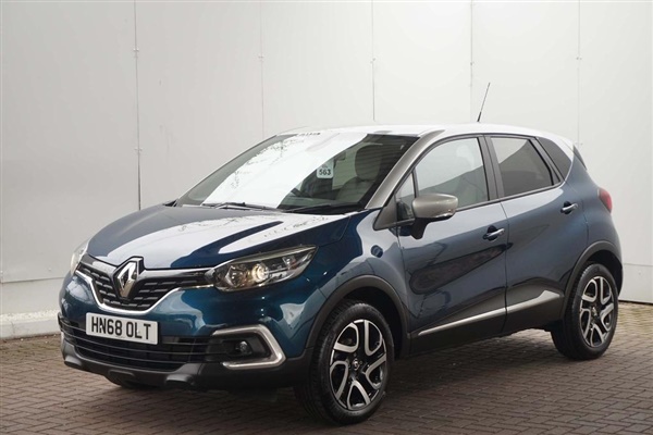 Renault Captur 0.9 TCe Iconic SUV 5dr Petrol (s/s) (90 ps)