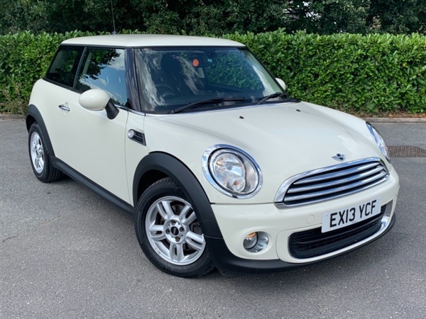Mini Hatch ONE 1.6 Hatchback with Pepper Pack, Heated Front