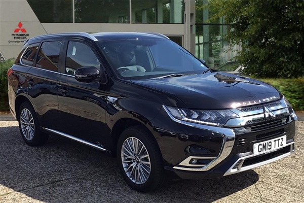 Mitsubishi Outlander 2.4h TwinMotor 13.8kWh 4h CVT 4WD (s/s)