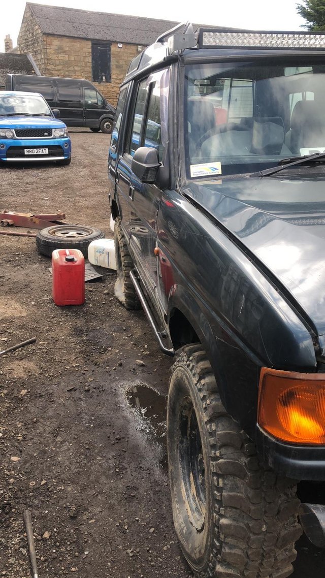 Land rover discovery breaking