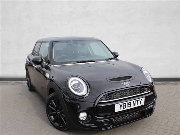 Mini Hatch 2.0 Cooper S Classic II 5dr [Comfort Pack]