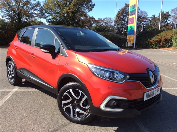 Renault Captur 0.9 TCe Iconic SUV 5dr Petrol (s/s) (90 ps)