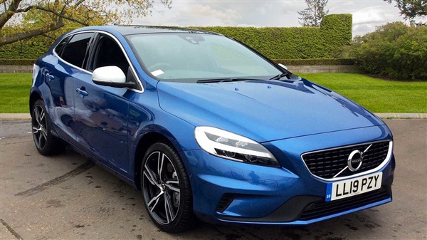 Volvo V40 (Winter Pack, Fixed Panoramic Sunroof, Park Assist