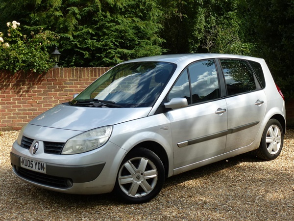 Renault Scenic 1.6 VVT Dynamique 5dr With Full Service