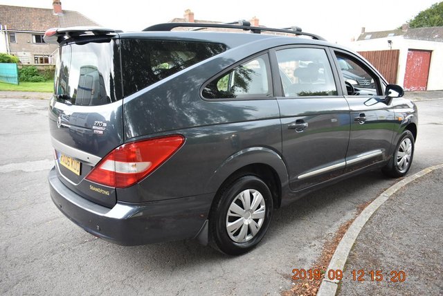 SSANGYONG RODIUS 270S 7 SEATER