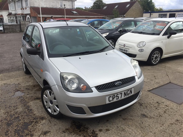 Ford Fiesta 1.25 Style 5dr 1 OWNER+LOW INSURANCE+NEW
