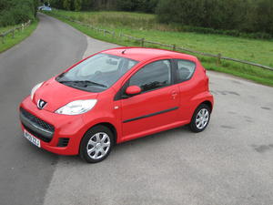 PEUGEOT 107 AUTOMATIC  ONLY  MILES in Midhurst |