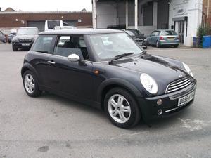 Mini Hatch One  in London | Friday-Ad