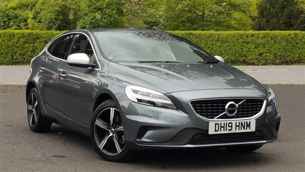 Volvo V40 T2 R-Design Pro Edition(F&R Park Assist, Electric