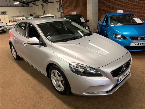 Volvo V40 D2 ES 5dr **£0/FREE ROAD TAX**