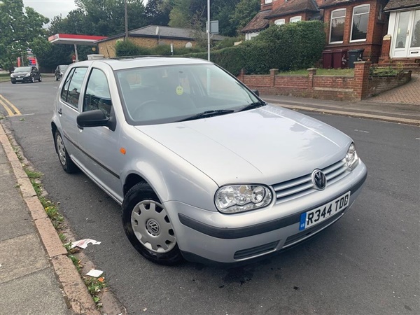 Volkswagen Golf 1.6 S 5dr