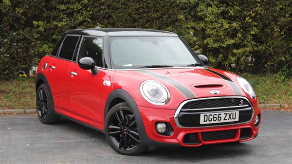 Mini Hatch 2.0 Cooper S D 5dr Auto [JCW Chili/Media Pack XL]