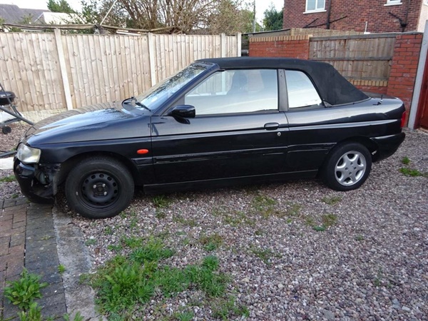 Ford Escort 1.8 i Ghia 2dr