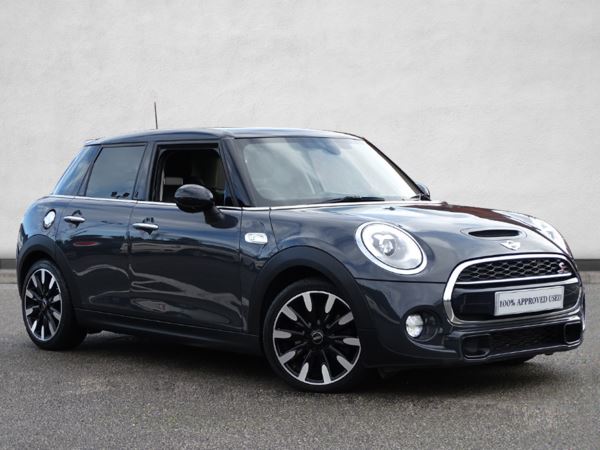 MINI Hatch 2.0 Cooper S D 5dr Auto [Chili/Media Pack XL]