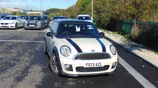 Mini Hatch 1.6 Cooper D 3dr [Sport Chili Pack]