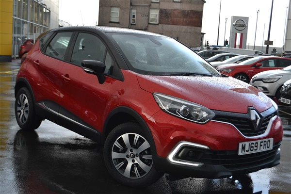 Renault Captur 0.9 TCe Play SUV 5dr Petrol (s/s) (90 ps)