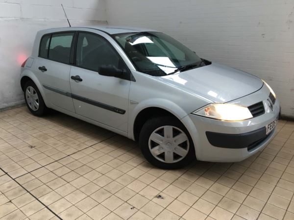 Renault Megane v Authentique 5dr