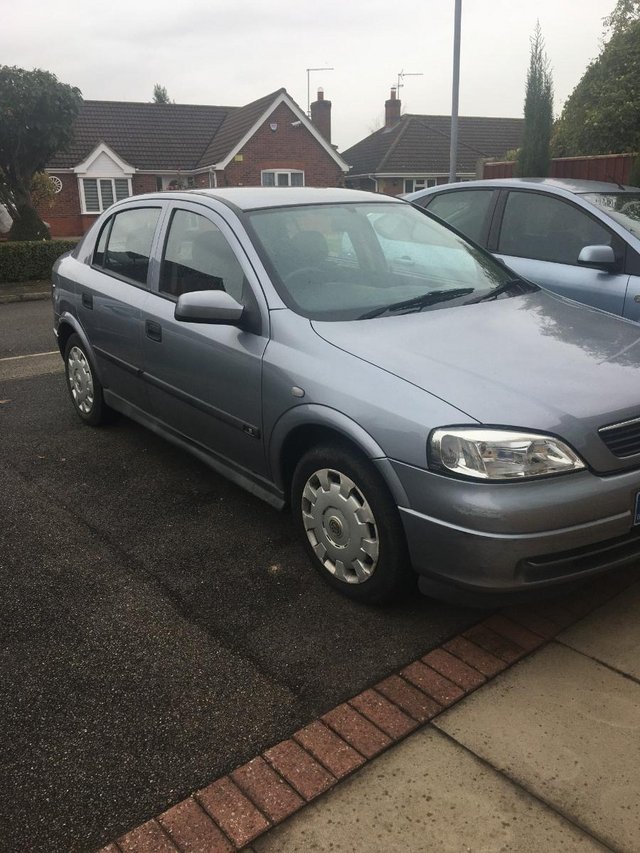 Grey 5 door Vauxhall Astra 1.6 Twinport