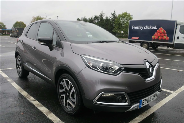 Renault Captur 1.5 dCi Signature Nav SUV 5dr Diesel EDC Auto