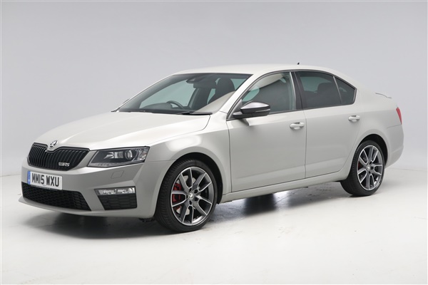 Skoda Octavia 2.0 TDI CR vRS 5dr DSG - DAB - XENONS -