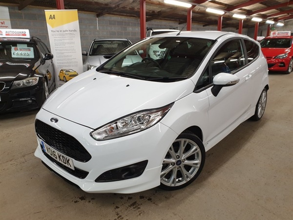 Ford Fiesta 1.0 ECOBOOST ZETEC S +++FREE 15 MONTH