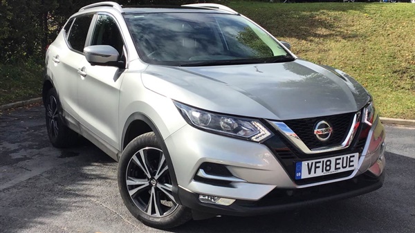 Nissan Qashqai 1.6 dCi N-Connecta [Glass Roof Pack] 5dr