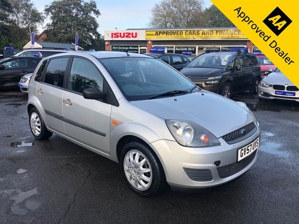 Ford Fiesta 1.6 STYLE 16V 5d AUTO 100 BHP IN METALLIC SILVER